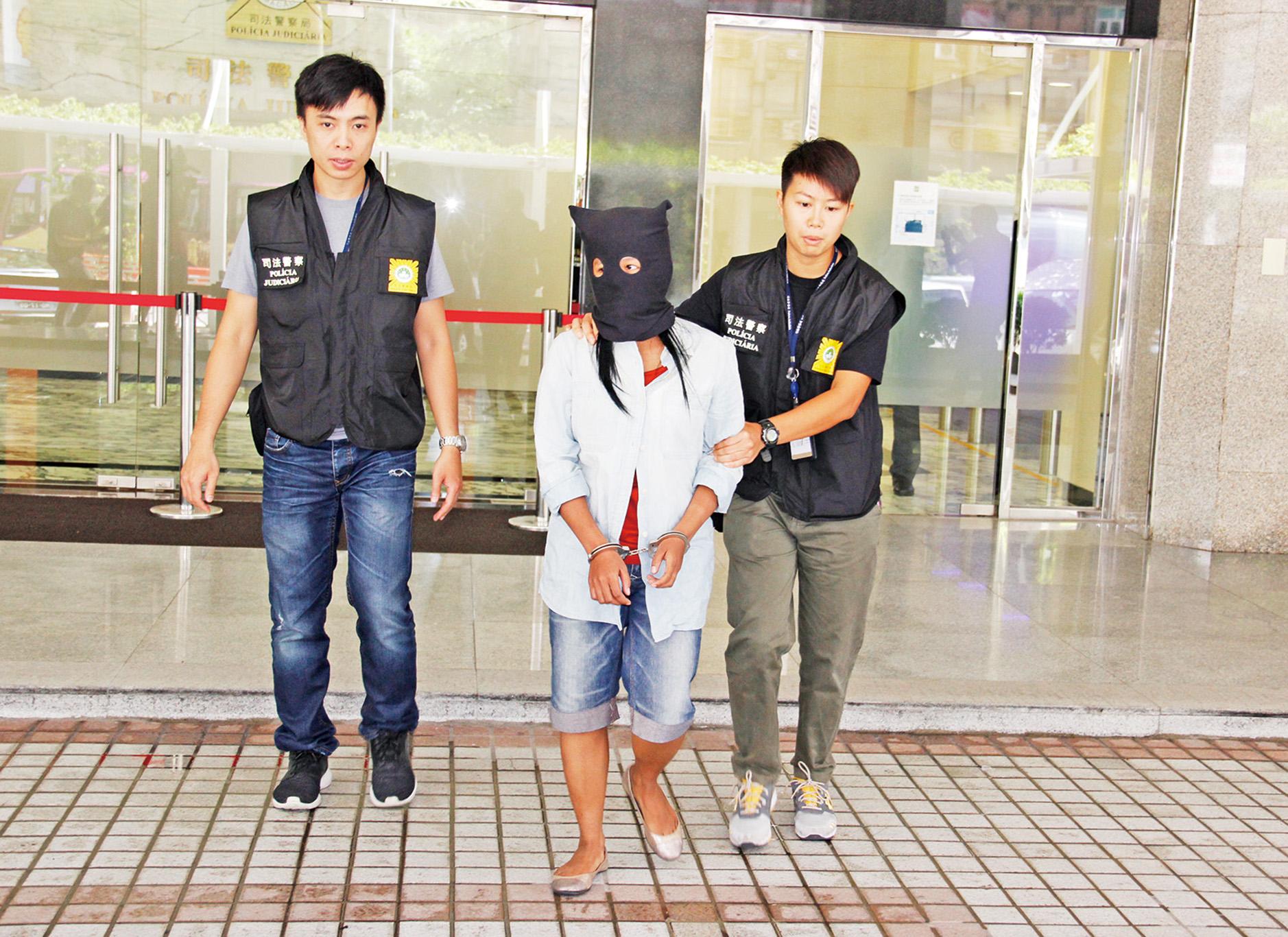 平板拍照上載雲端揭罪行