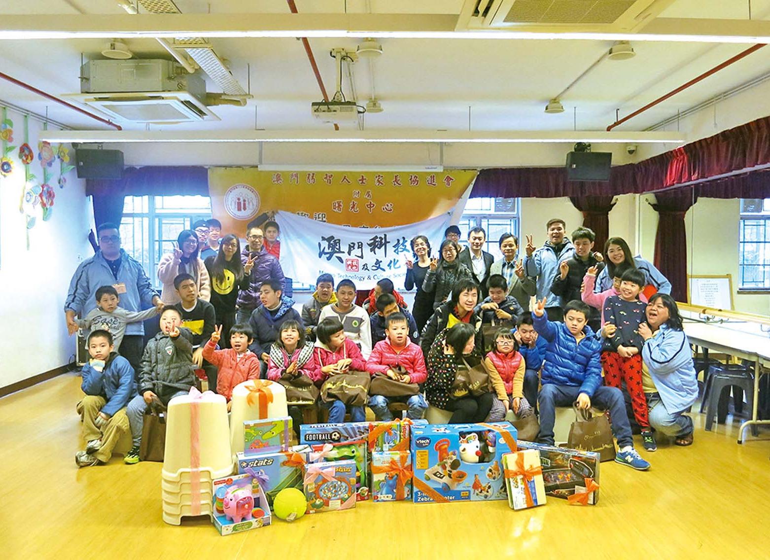 關懷送暖曙光歡聲笑語