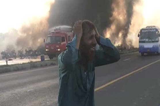 巴國油車翻側起火逾300人死傷