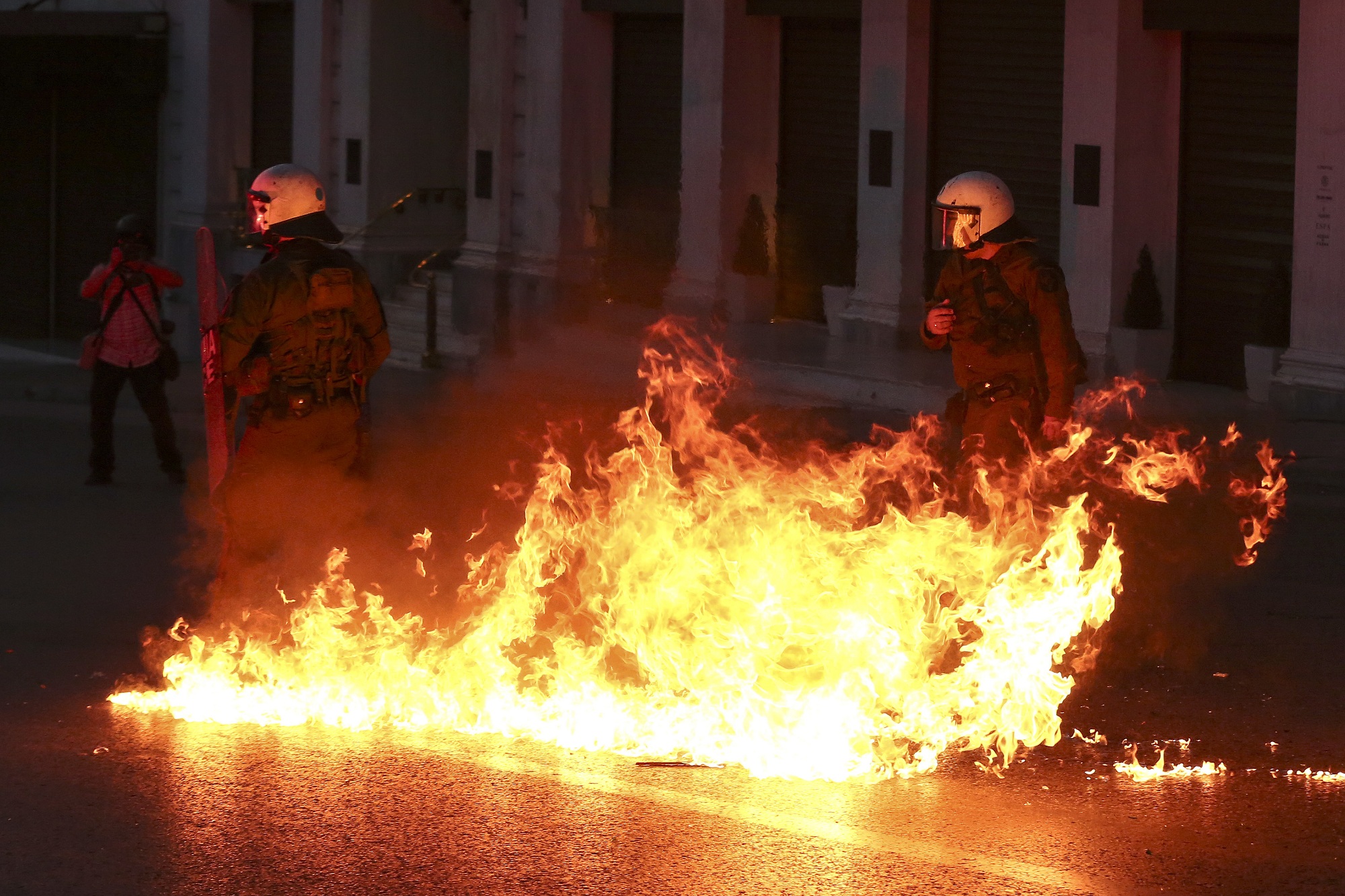 希臘民眾抗議與警爆衝突