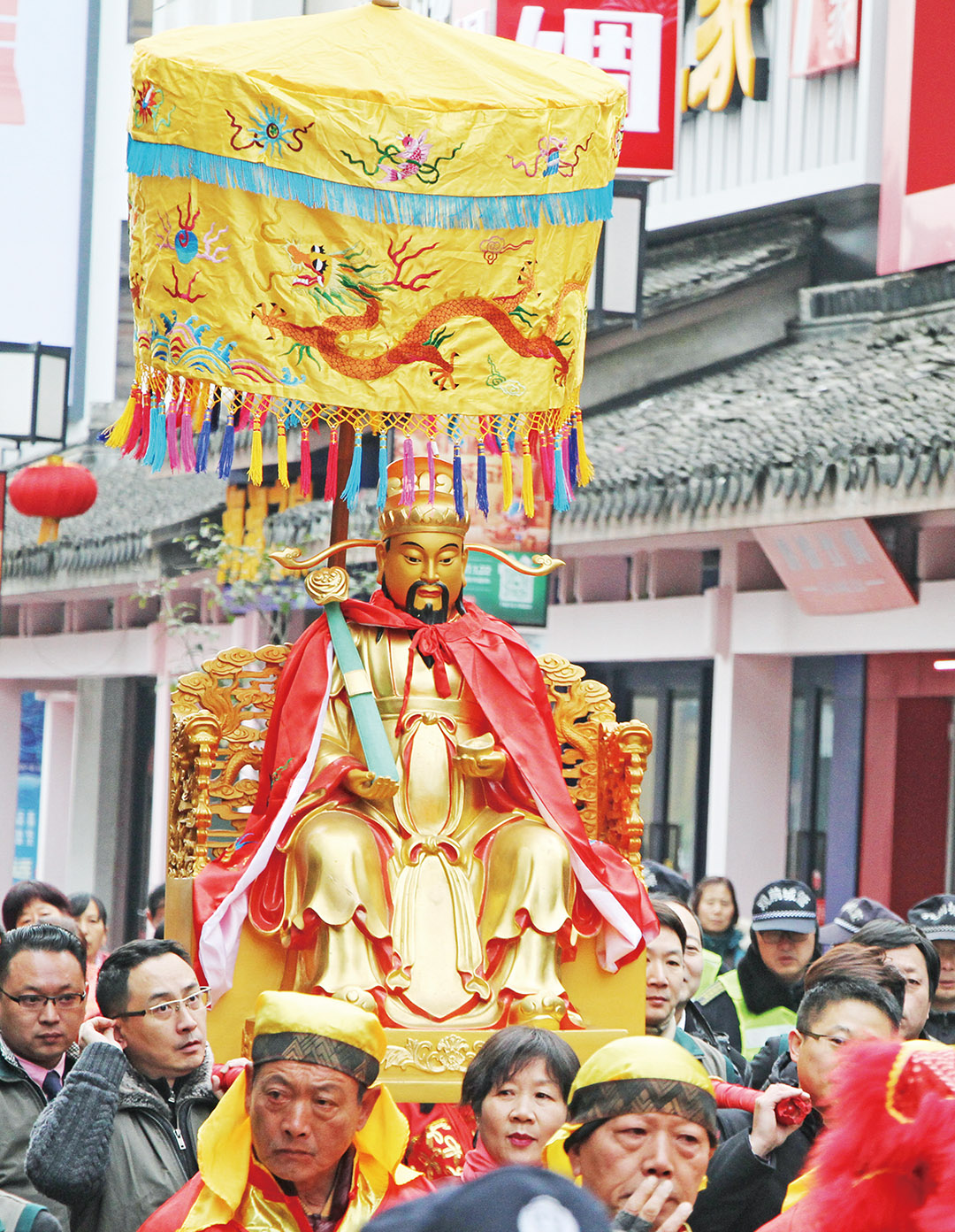 五日接待近三億人