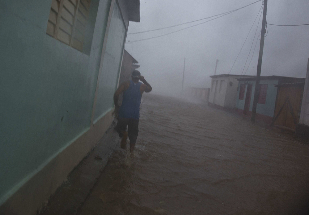 颶風馬修吹襲加勒比海增至11死