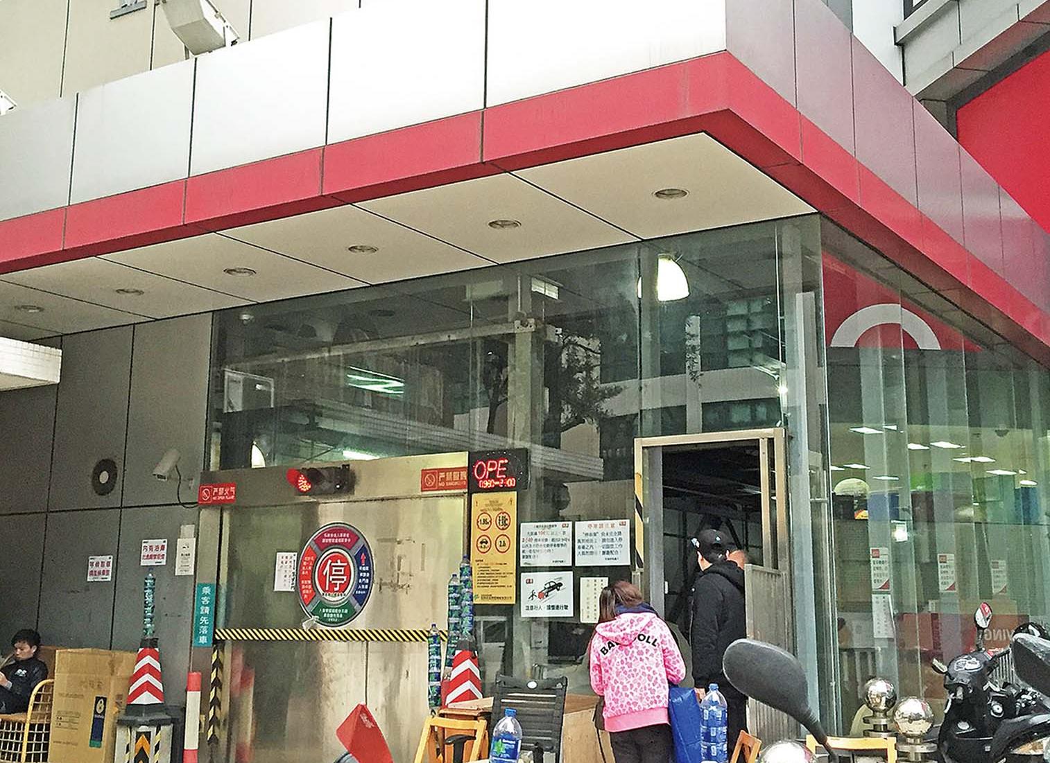 超市「獨家」立體停車場