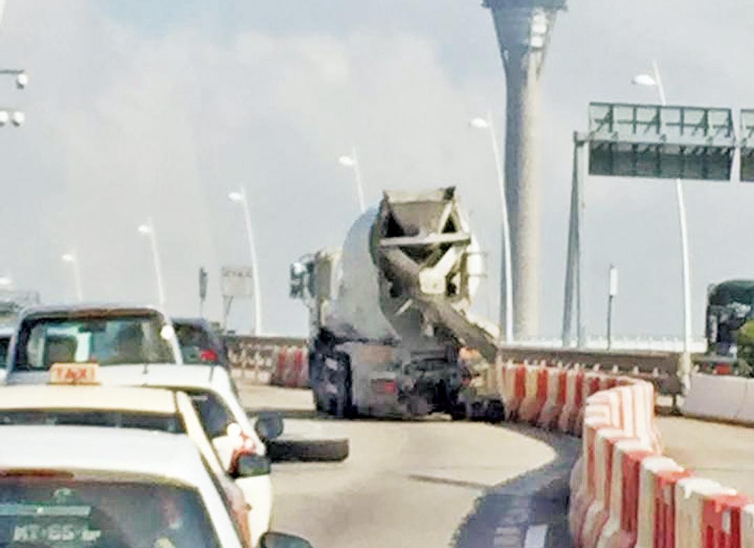 百磅巨輪只擊中空氣