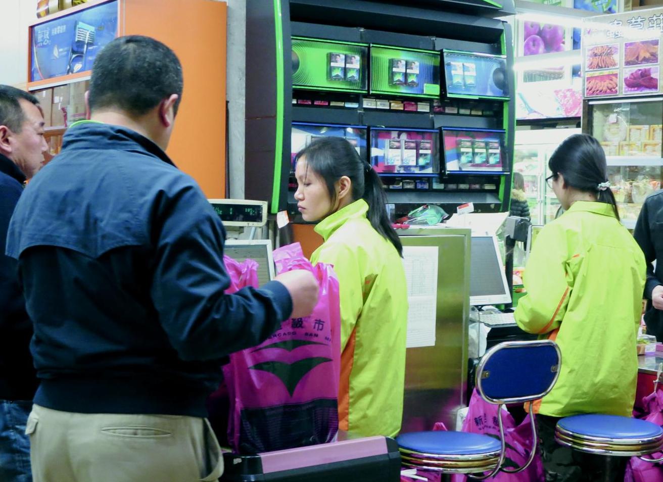 購物索膠袋擬徵費一元