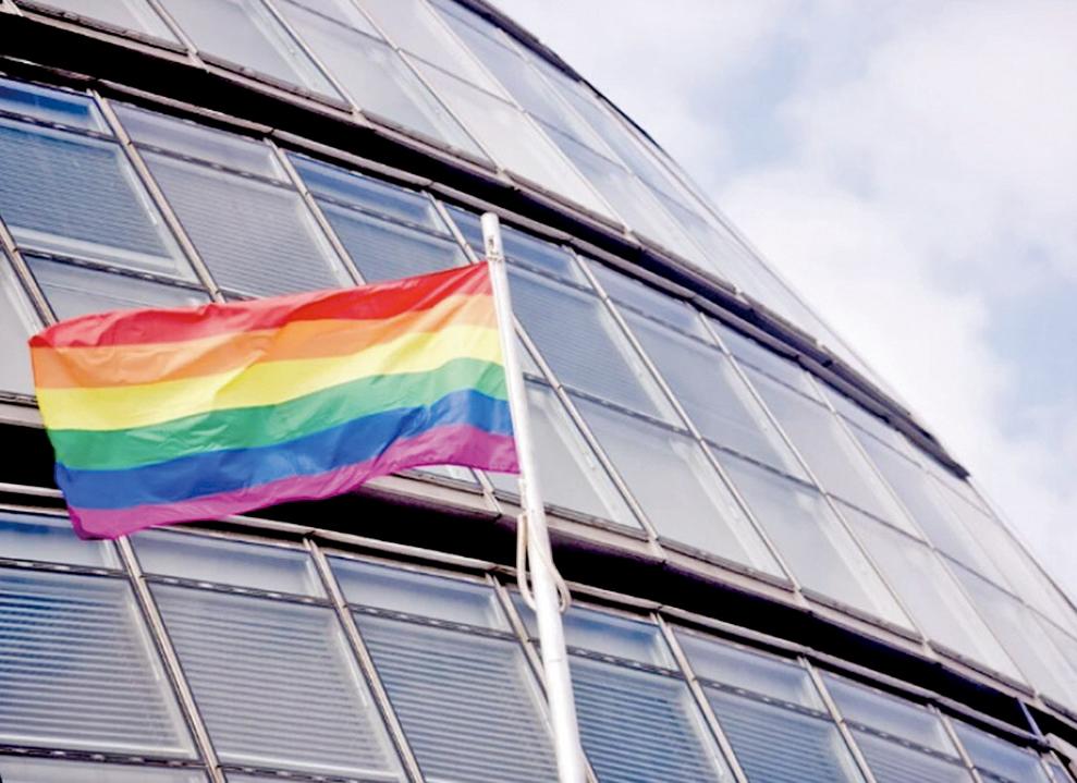 倫敦市政廳飄揚彩虹旗