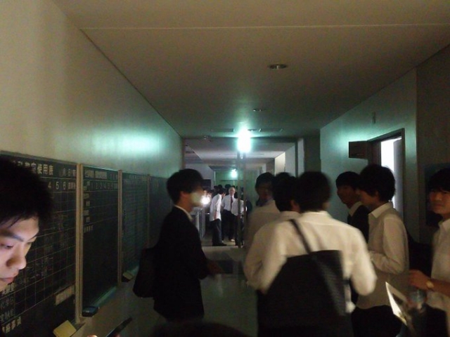 逾35萬戶一度停電 交通受阻