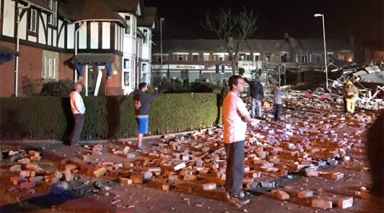 英城鎮爆炸數建築夷為平地32傷