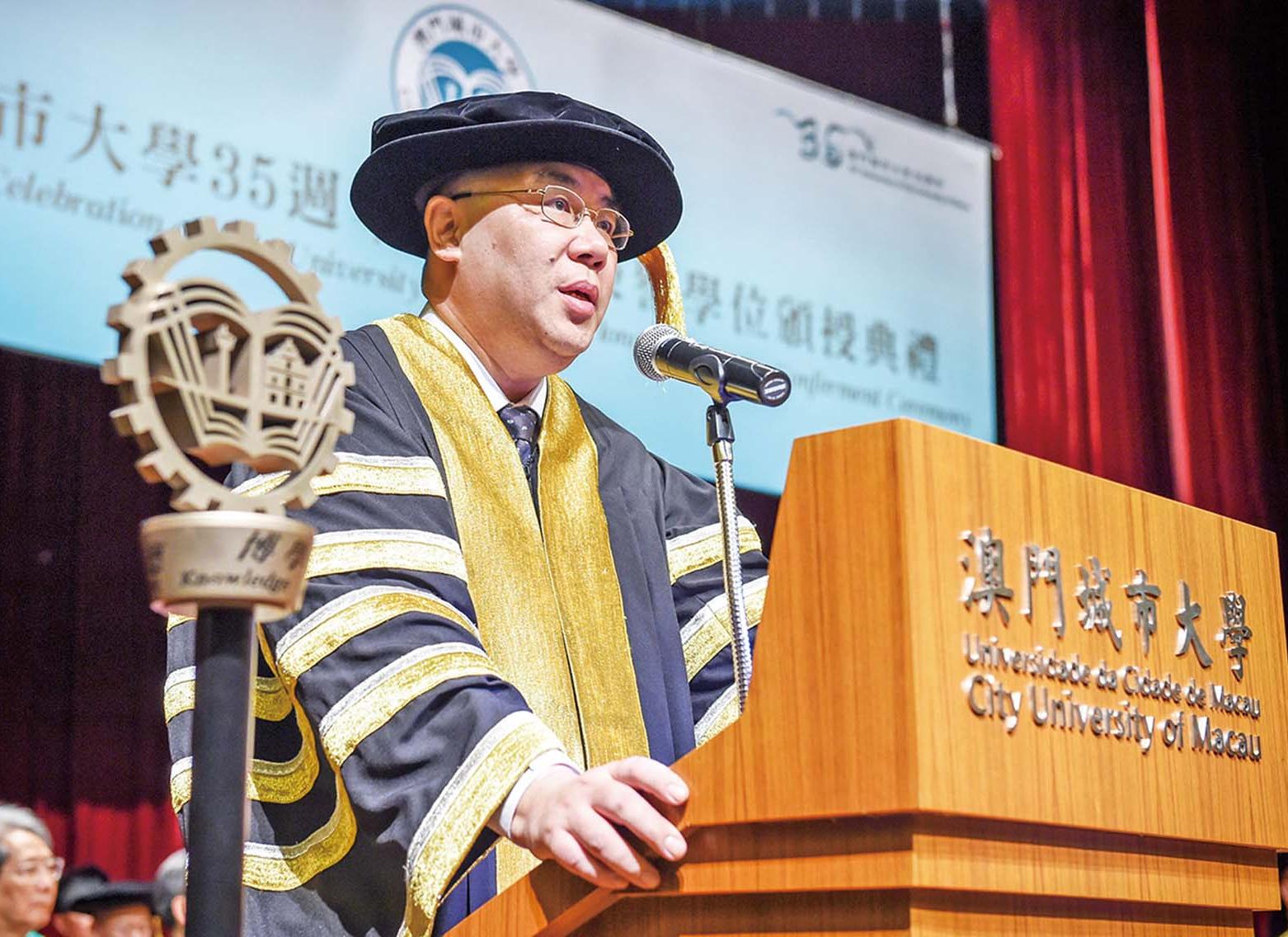 三創辦人獲頒榮譽學位