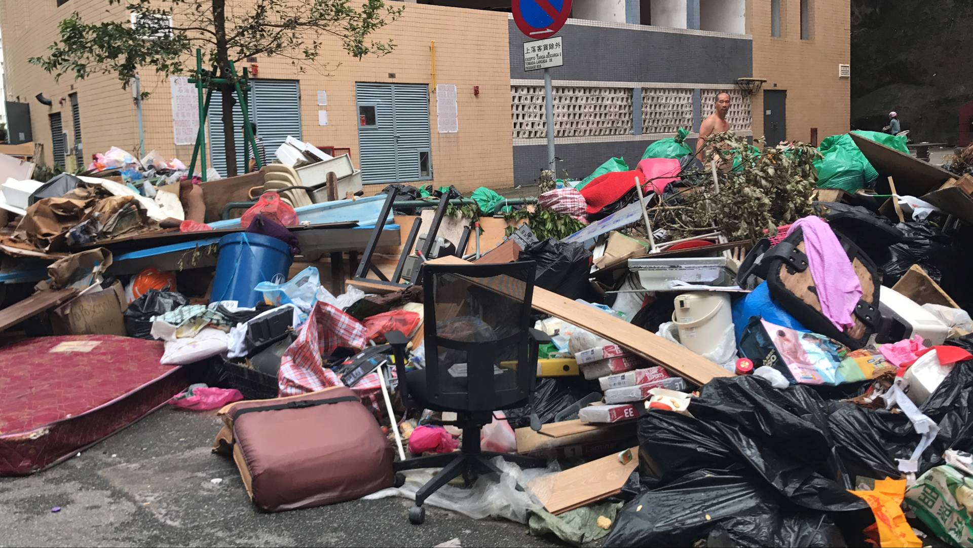 民署籲市民勿把大型垃圾棄路邊