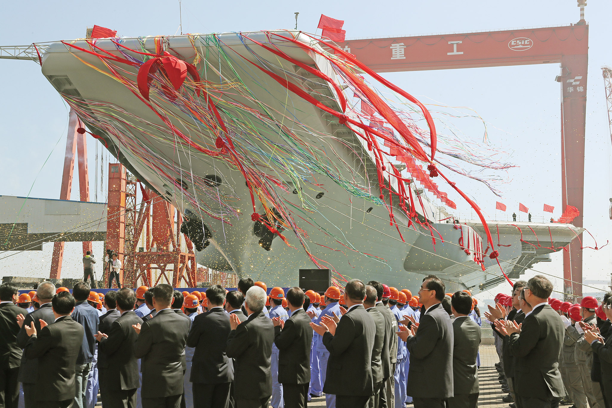 中國首艘國產航母下水