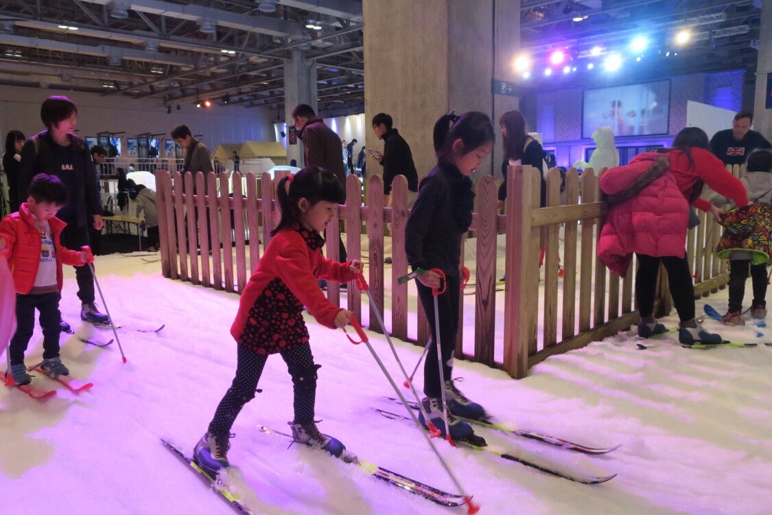 雪地嘉年華吸引數千人入場