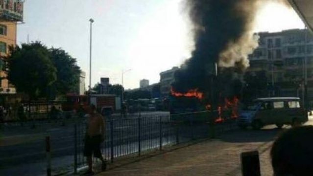 深圳有巴士起火 一女子燒死
