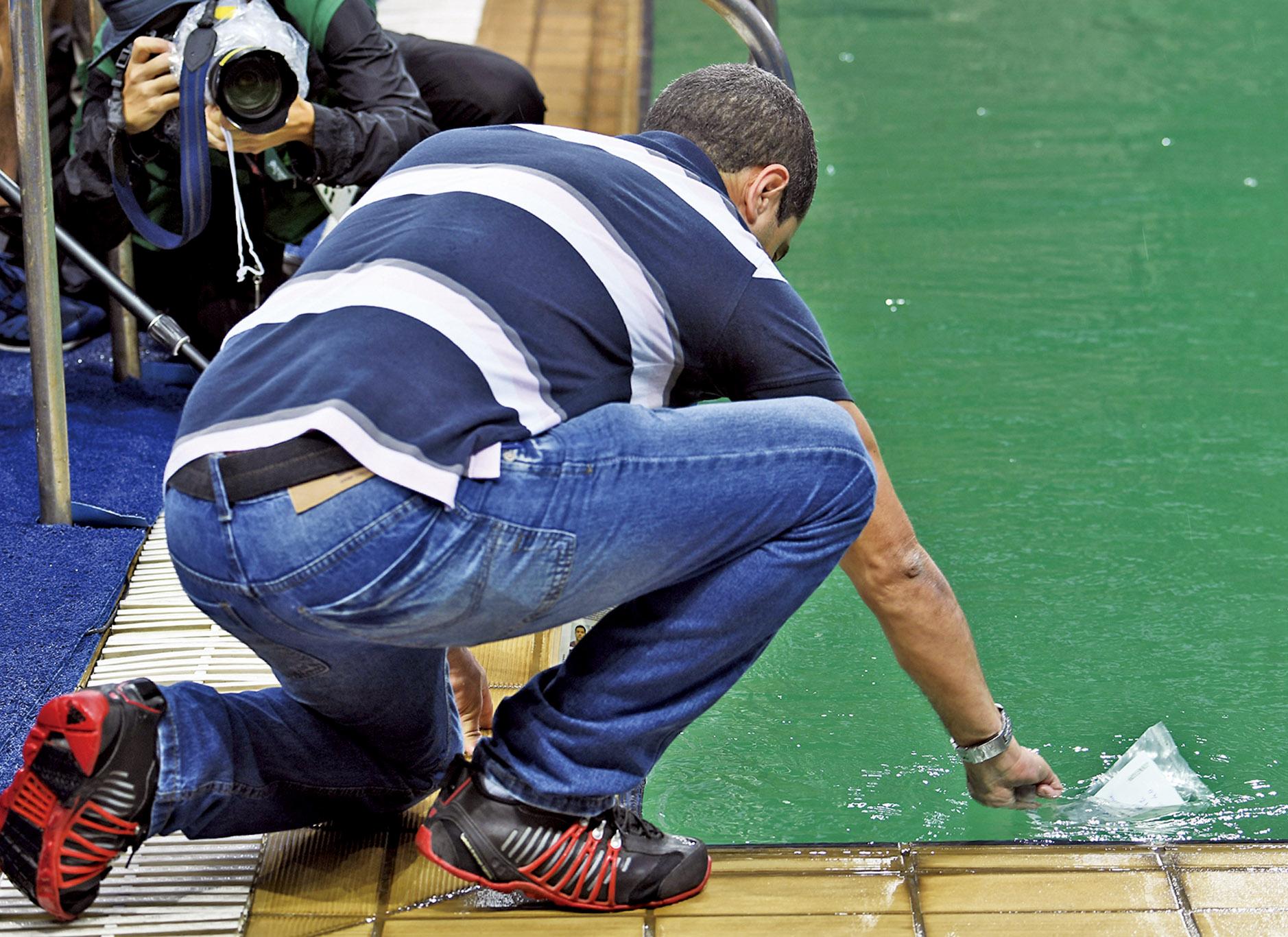 水上芭蕾要換水