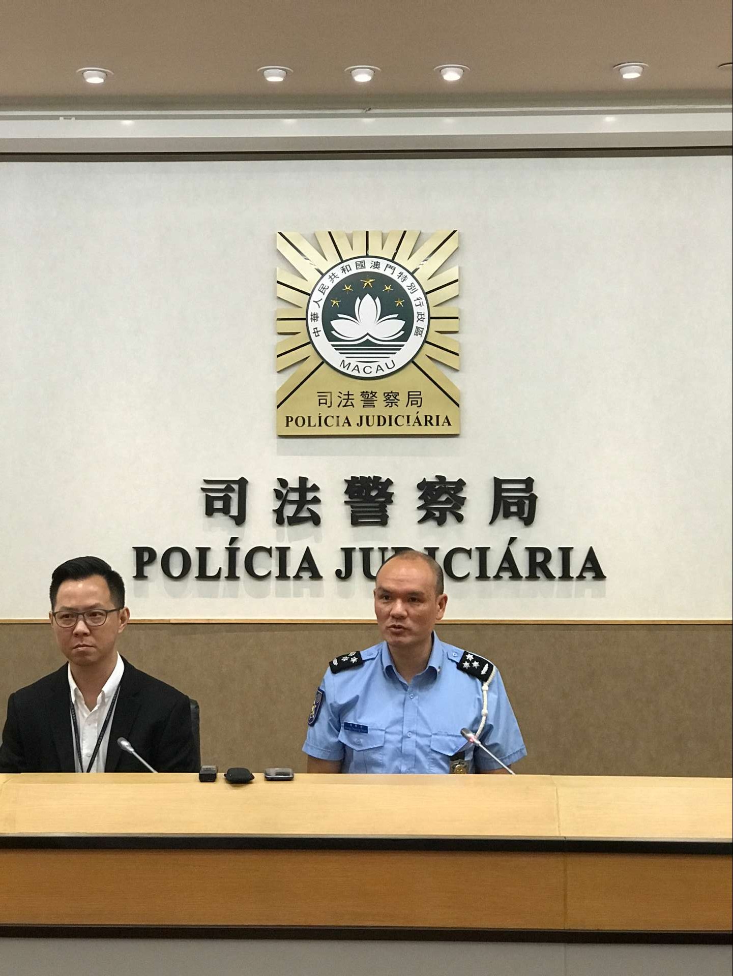 再現請槍考試兩學生被捕