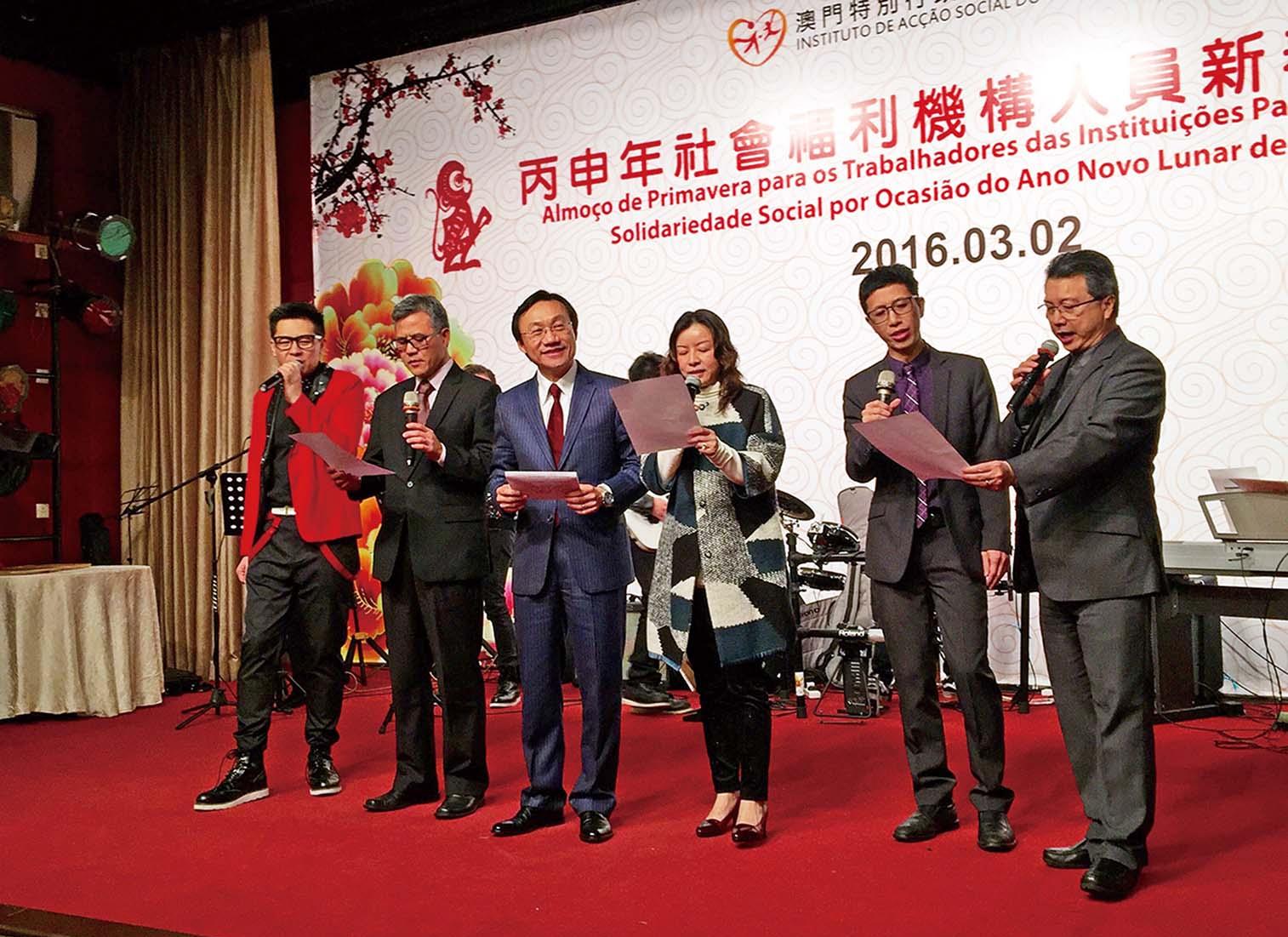 譚司展歌喉唱〈真的愛你〉