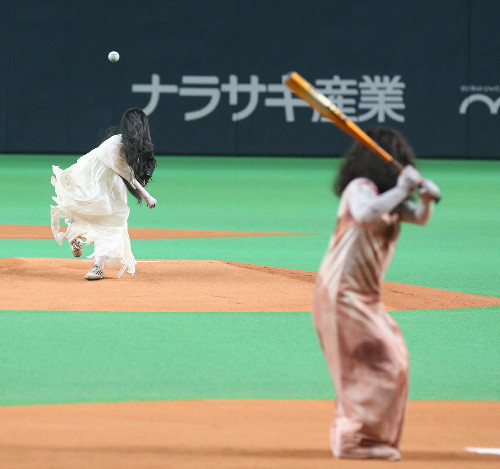 日本兩大鬼后 棒球大鬥法