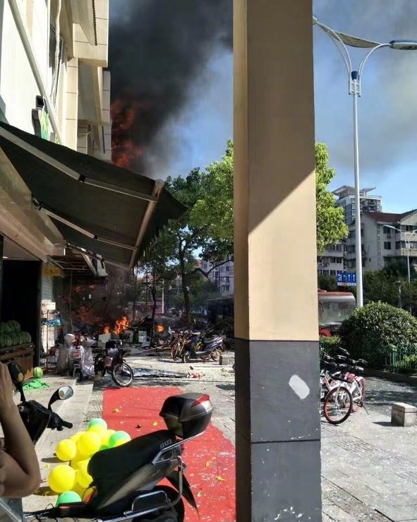 【震撼片】杭州餐廳煤氣大爆炸