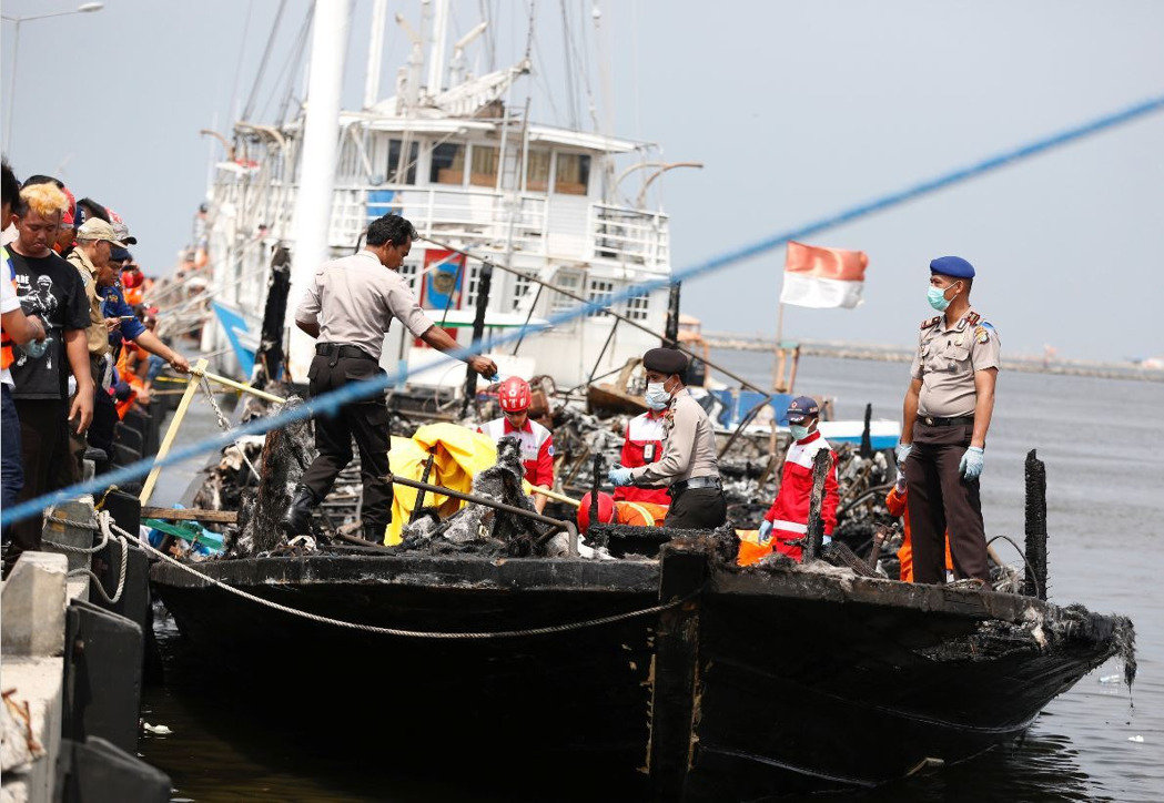 印尼觀光船起火至少23死