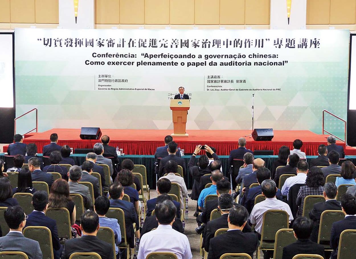 特首等政府官員出席聆聽