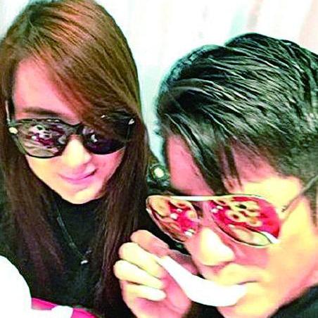 否認一腳踏兩船