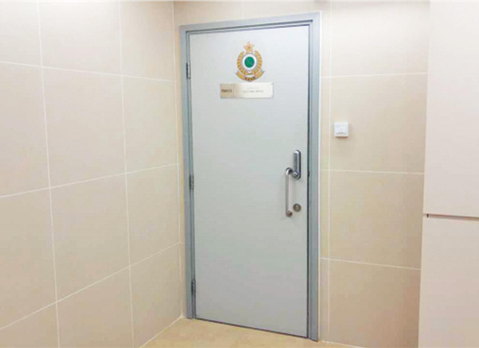 海關人員自轟亡