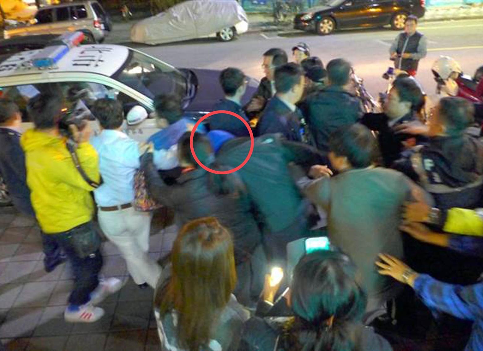 虐殺流浪貓網民促退學