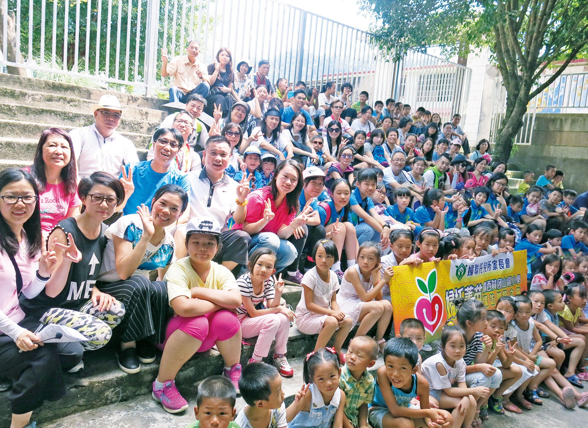 探訪貧困山區小學