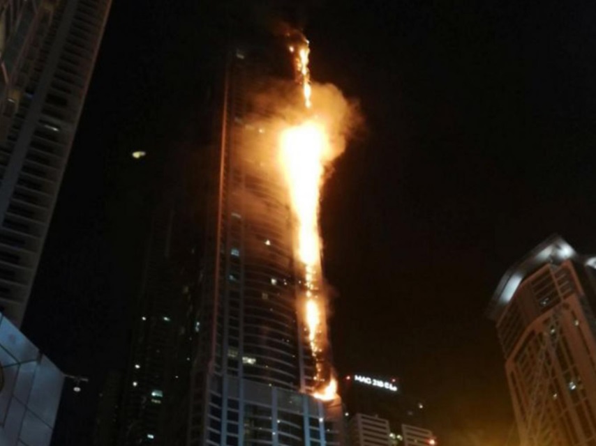 杜拜摩天住宅著火竄燒40層