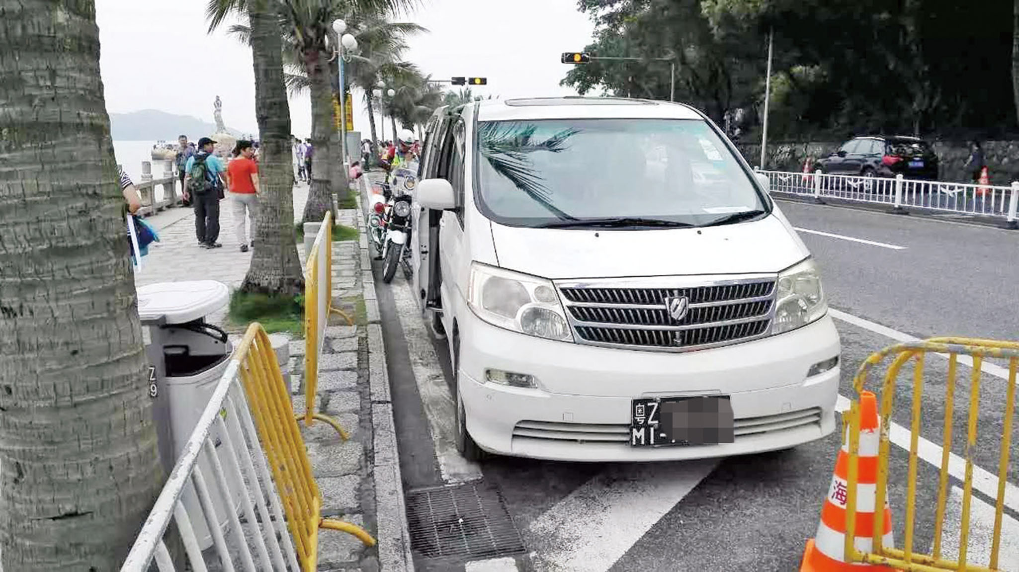 嚴查兩地牌車交通違法行為