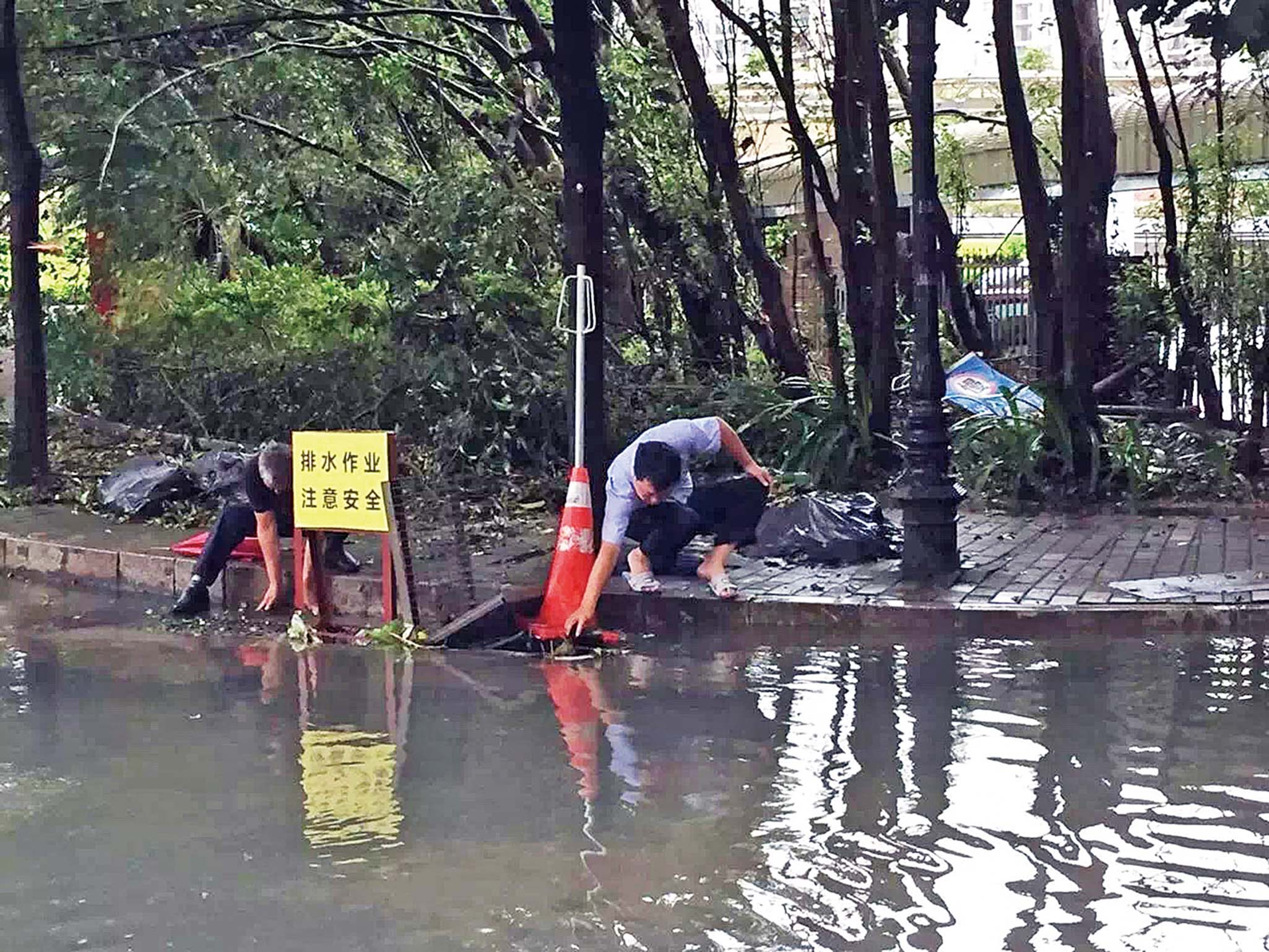 珠海多處水浸超市被搶空