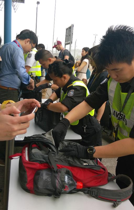 市民形容港灣道保安「大陣仗」