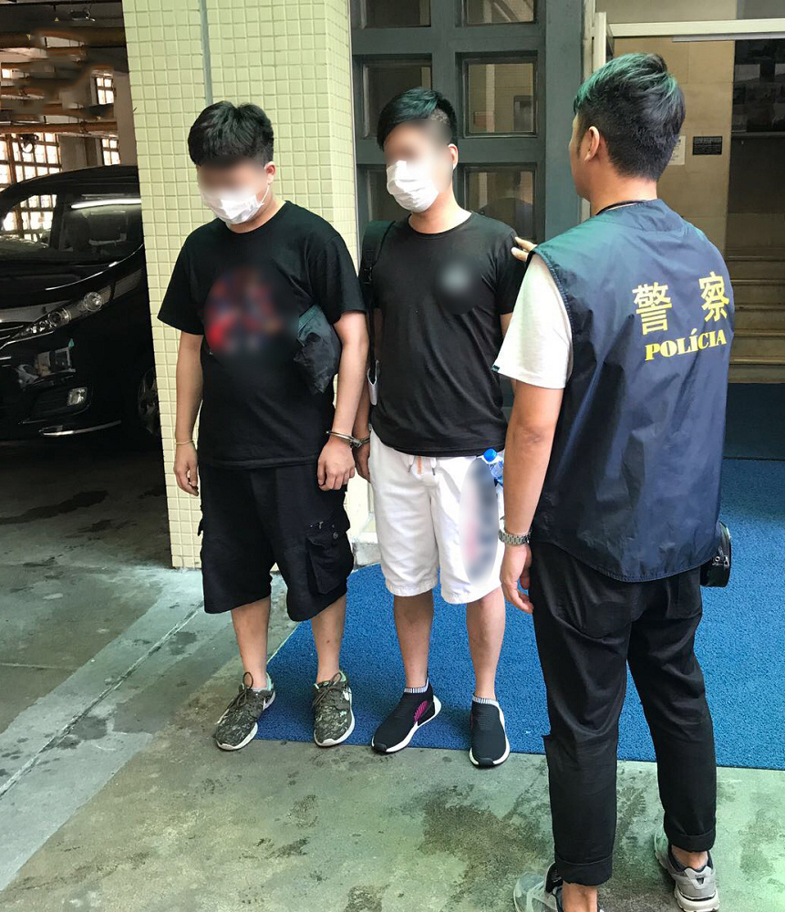 兩男涉公廁「分享」毒品被捕