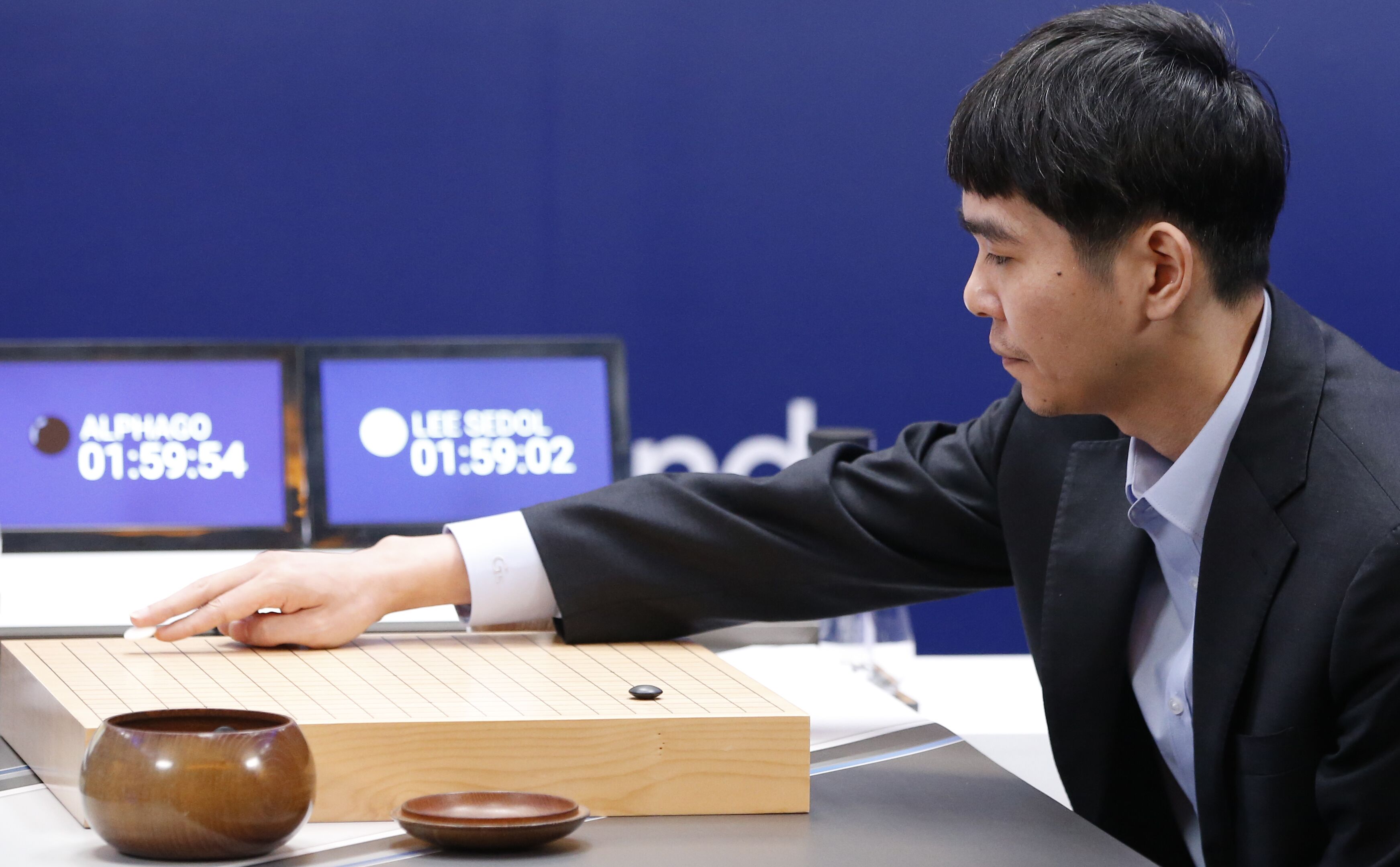 李世石首挫AlphaGo