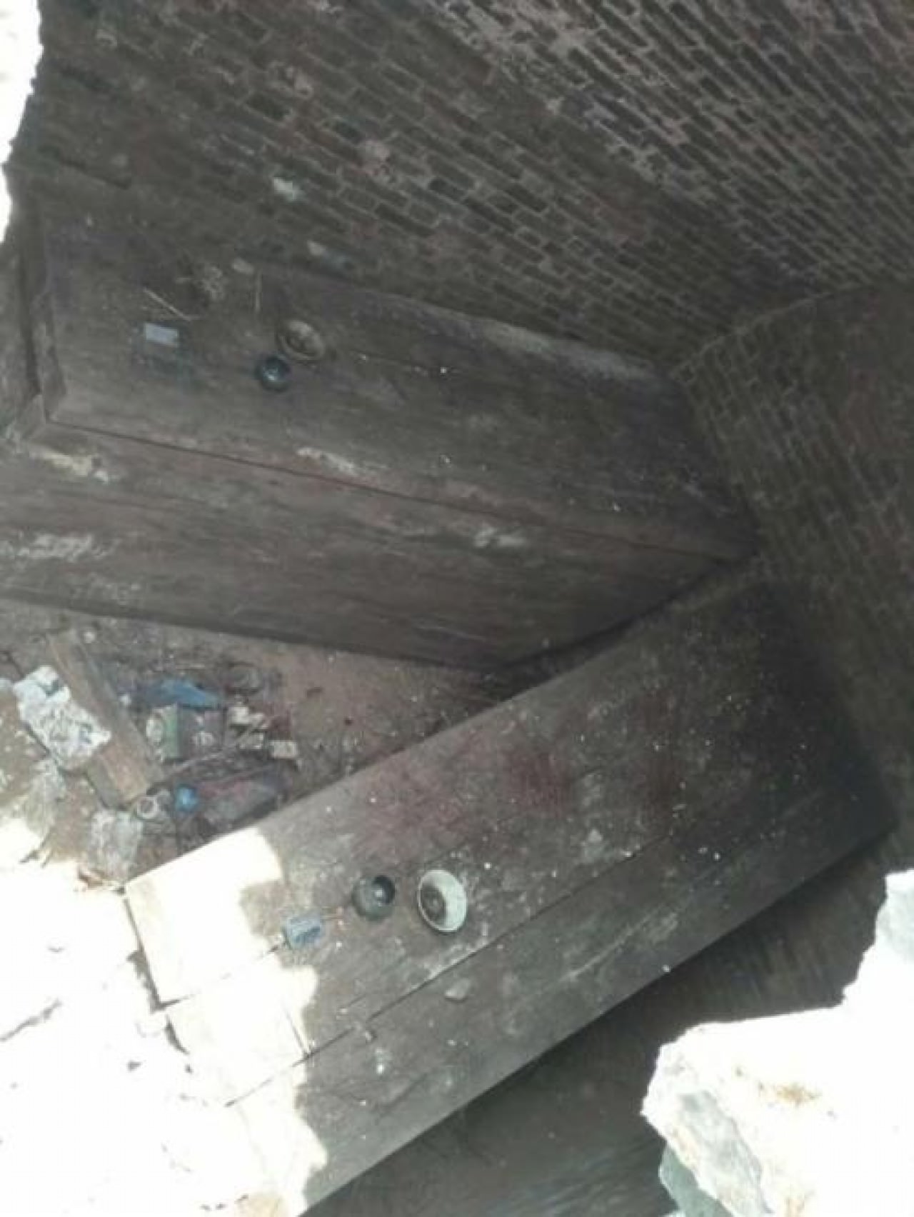 三兄弟為奪寶反面