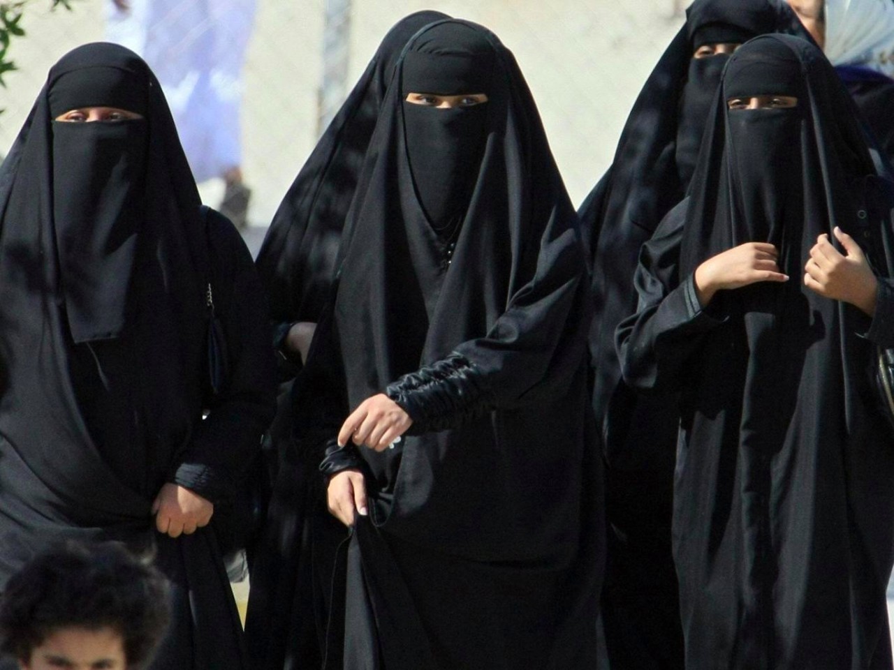 沙特決定明年6月准女性駕駛