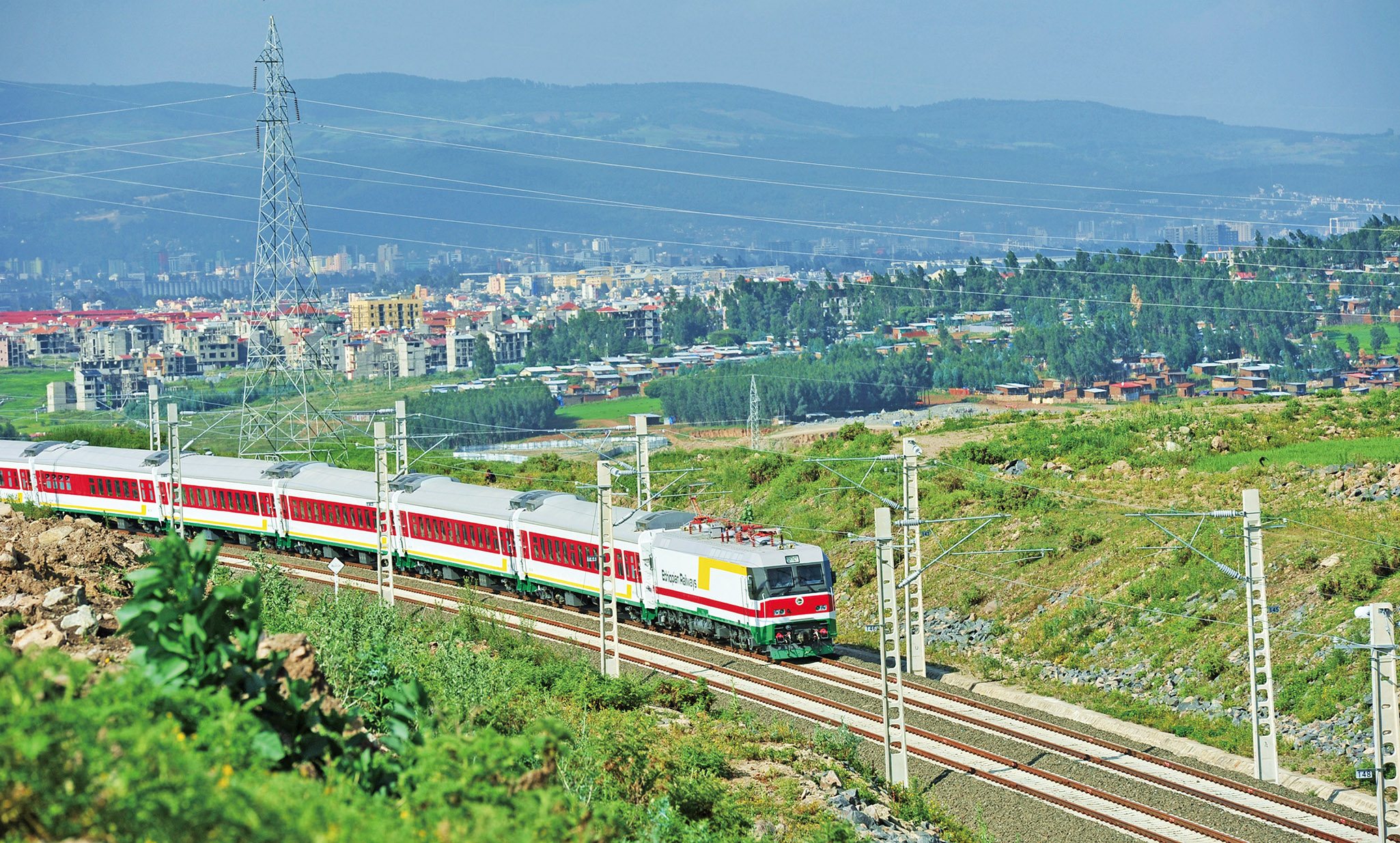 非洲首條中國鐵路通車