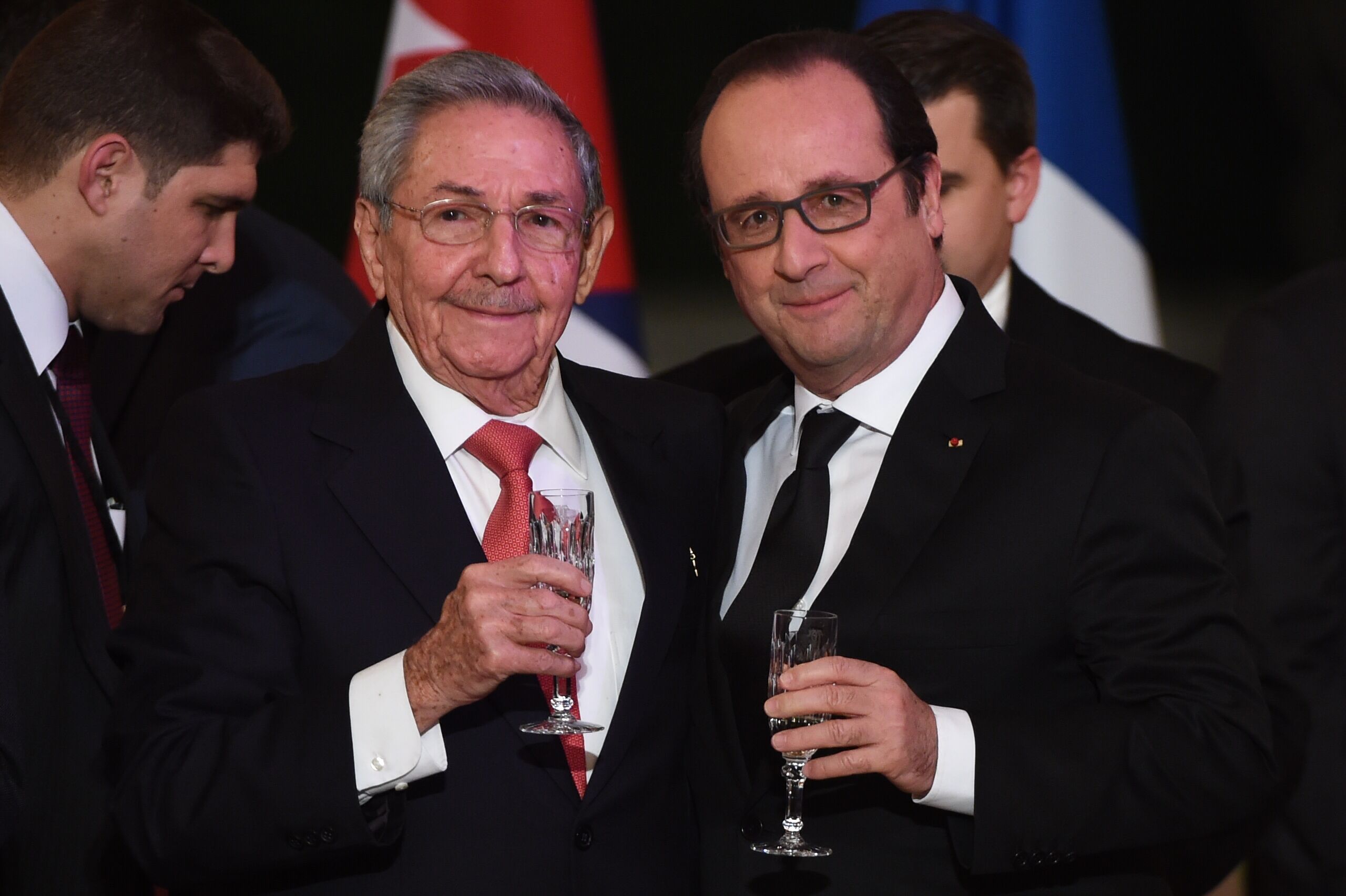 古巴領袖勞爾訪問法國晤奧朗德