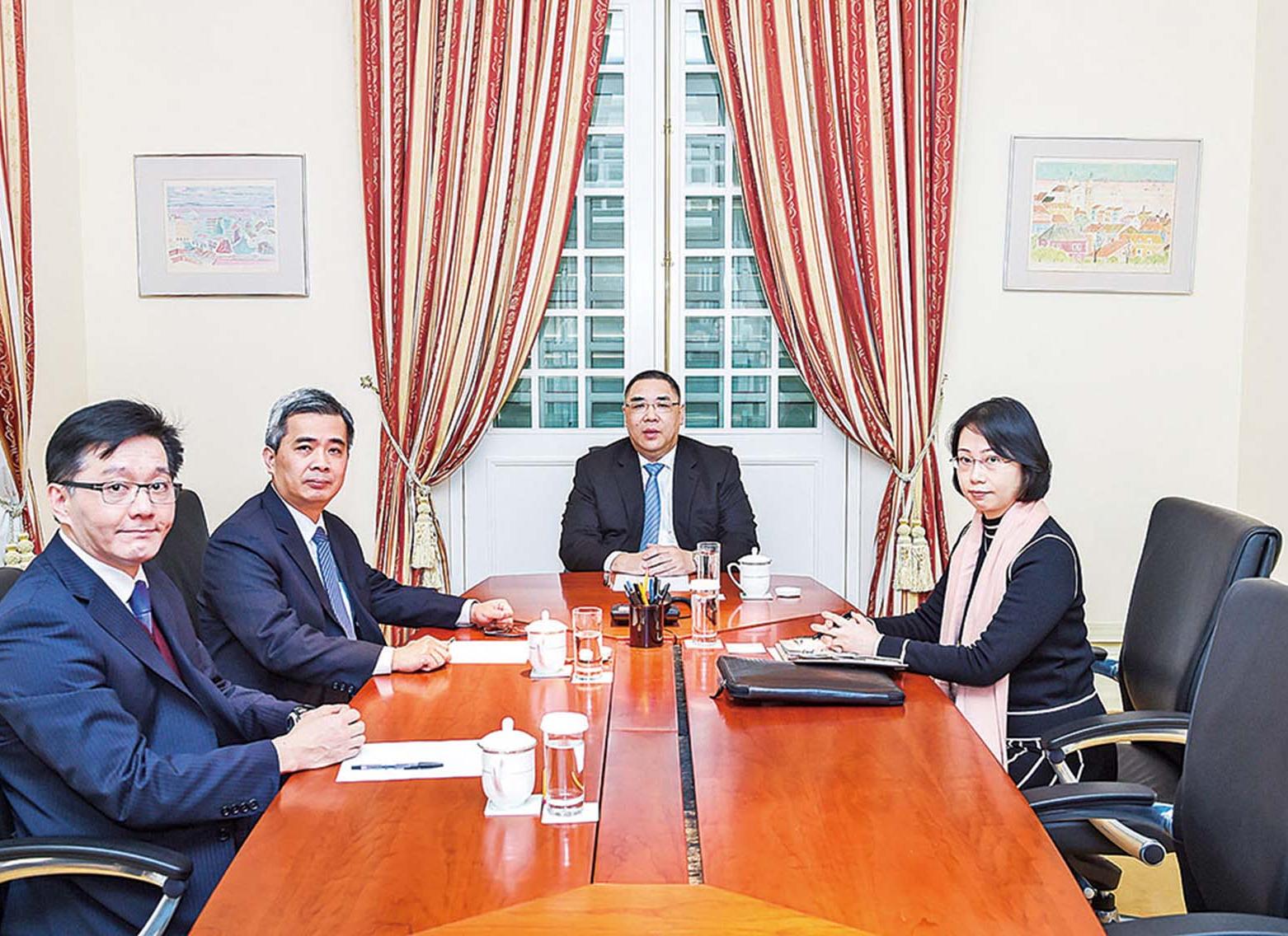 特首監誓接任新關長