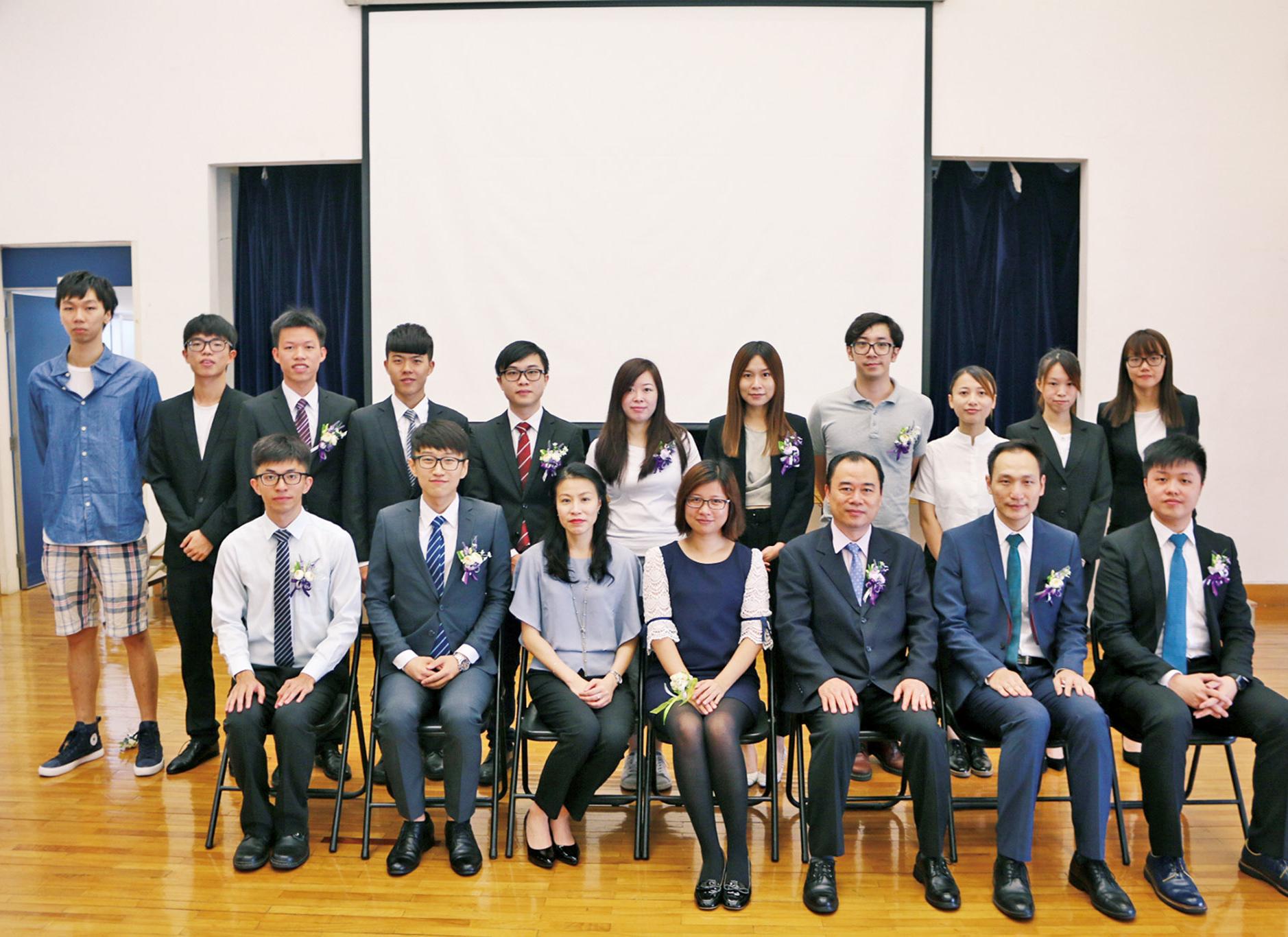 舉行新閣就職禮