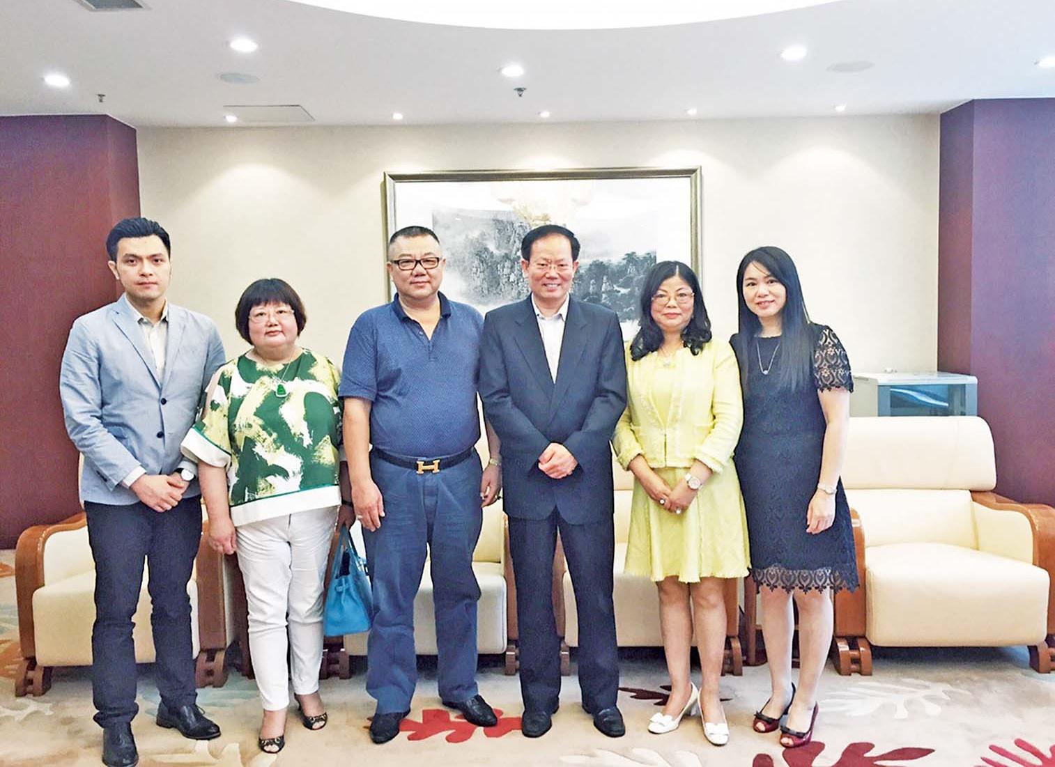 肯定施聯和基金會慈善工作