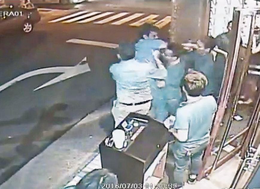 把妹遭拒酒吧鬧事遭逮