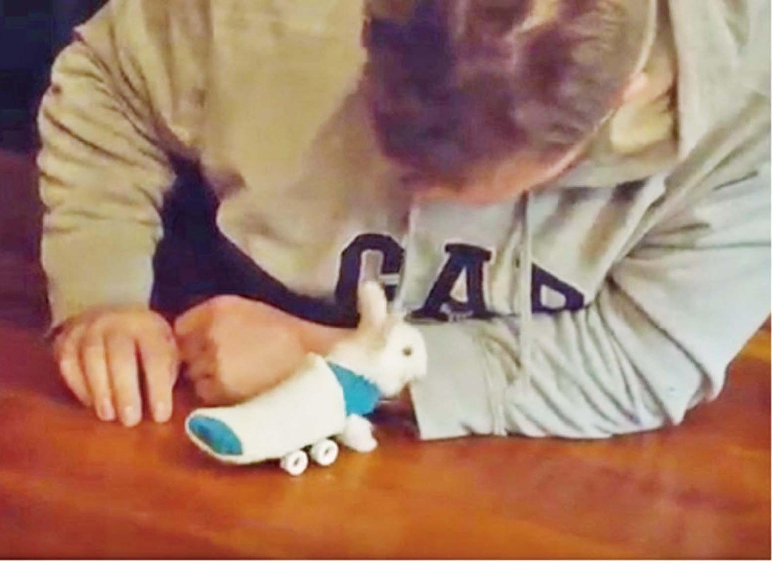 後腿裝滑板代步