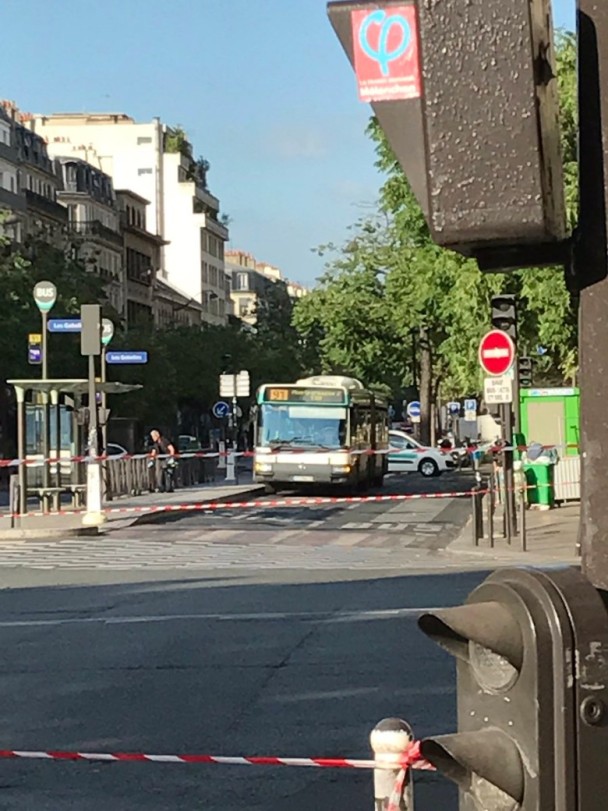 巴黎三名青年威脅炸巴士被捕