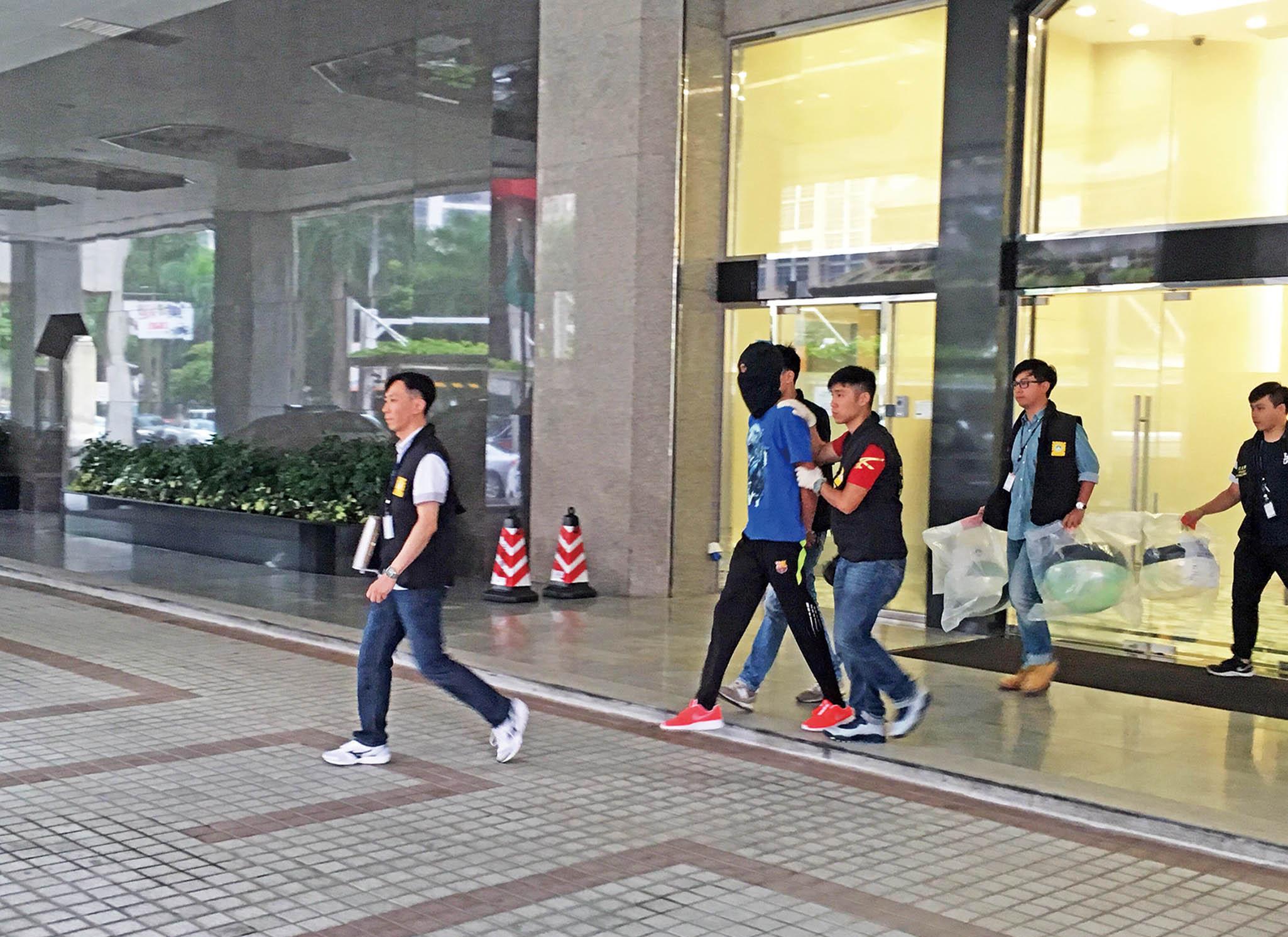 筷子基「浪人」毀燈罩賠五萬