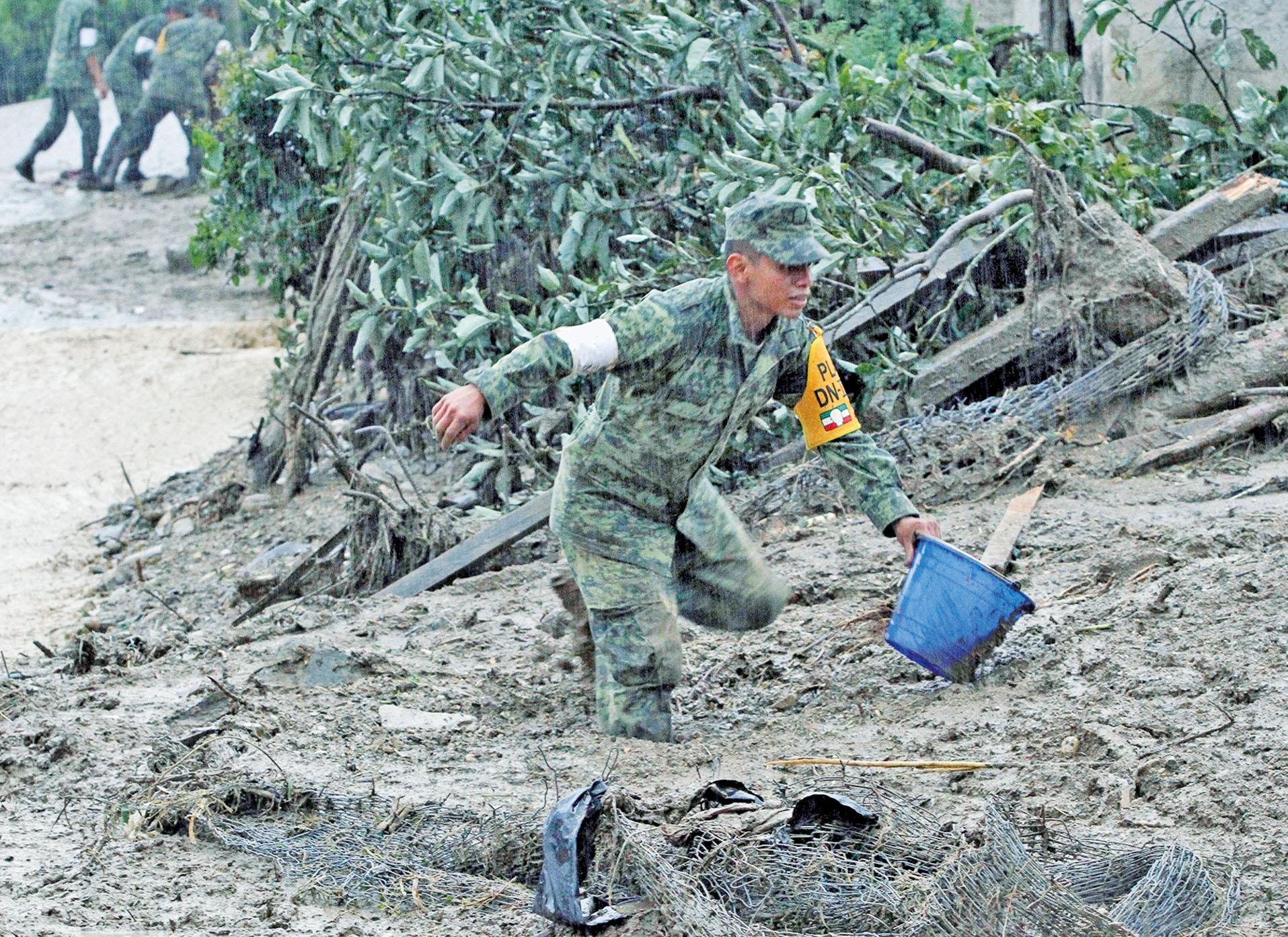 熱帶風暴襲墨釀38死