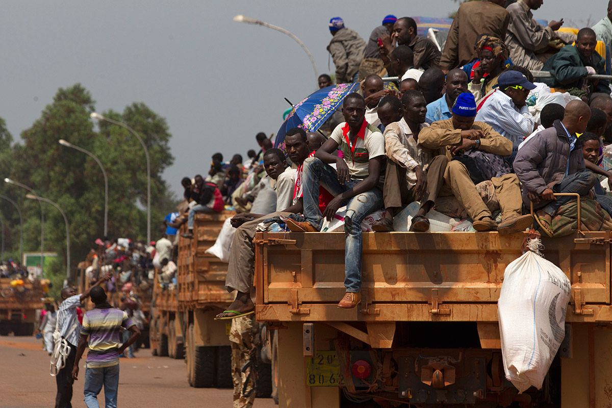 中非共和國貨車翻側近150人死傷
