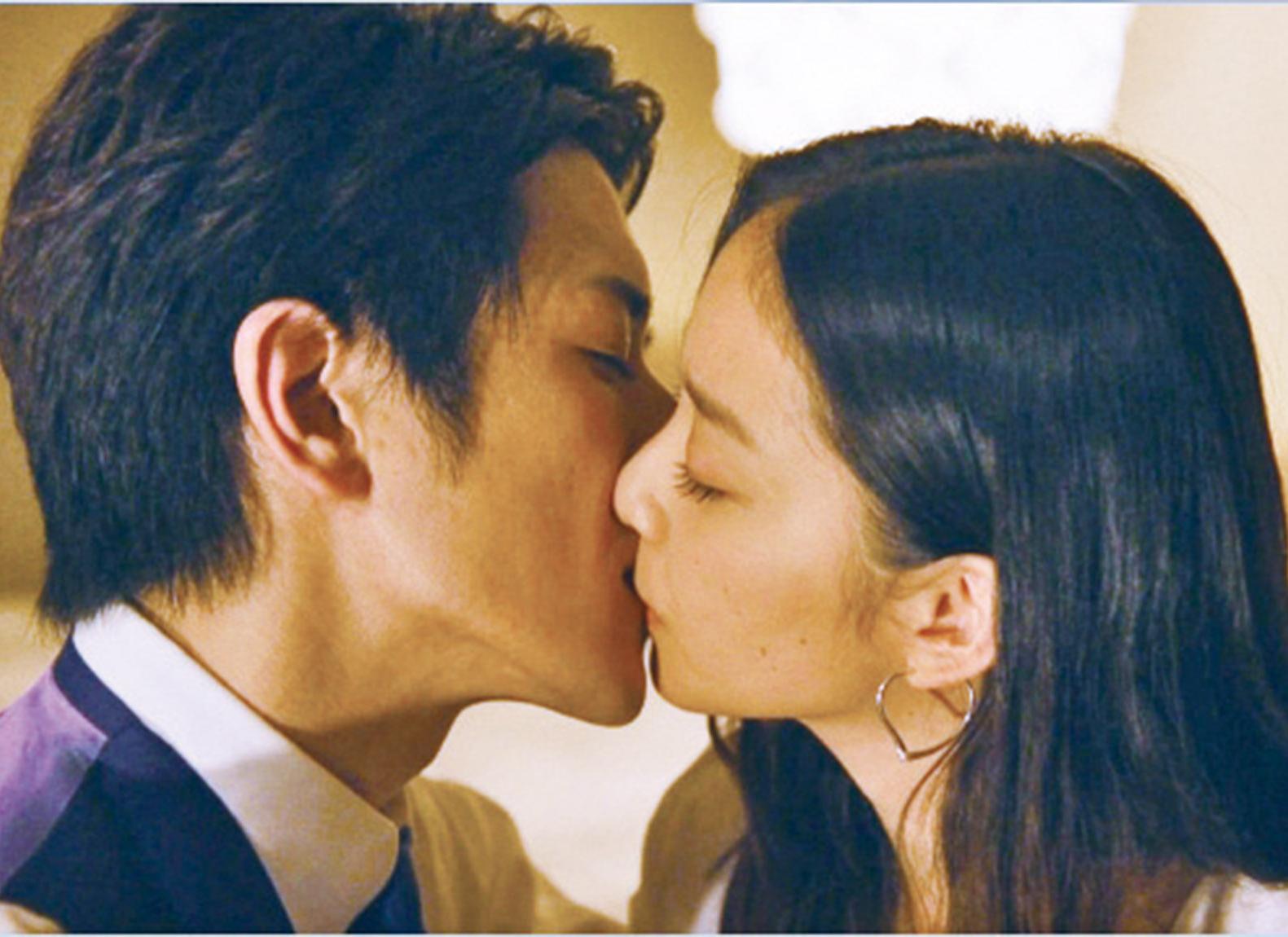 拍吻戲「打真軍」