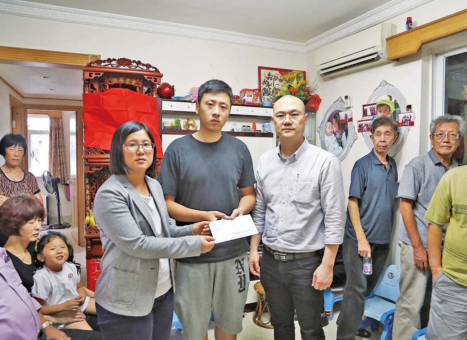 慰問墜亡地盤工遺屬