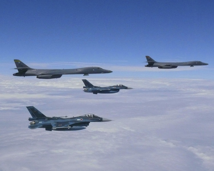 美軍轟炸機飛抵朝鮮半島演練